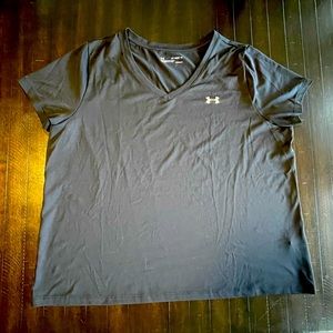 Under Armour Women’s Heat Gear V-Neck T-Shirt